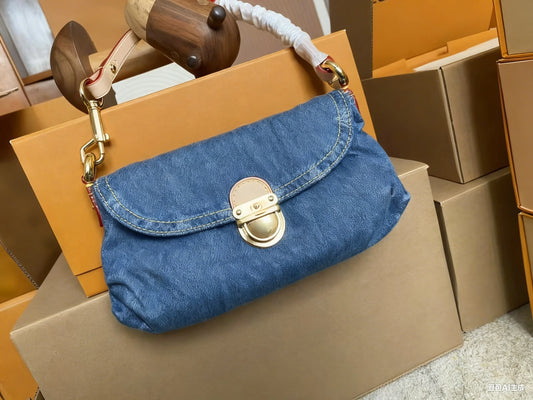 Womens Leather Handbag Simple Design Durable Commuter Essential