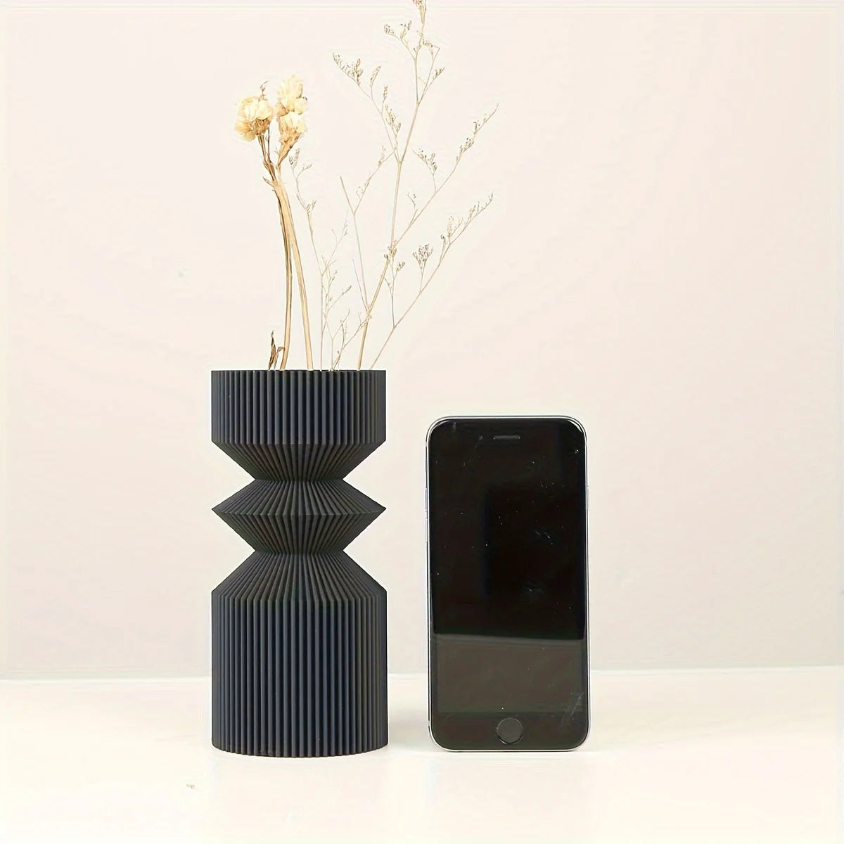 1 Nordic Black Plastic Vase for Home Decoration - Simple and Elegant Design for Living Room and Dining Room Decoration