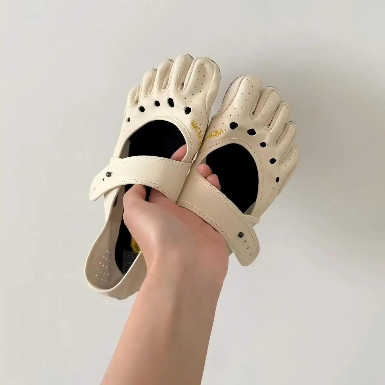 Five Finger Barefoot Sneakers Hollow Out Breathable Adjustable Strap Anti-slip Footwear For Fitness Outdoor
