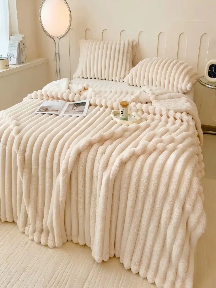Luxurious Super Soft Faux Rabbit Fur Blanket - Warm & Cozy Throw for Couch, Bed & Travel - Versatile All-Season Gift
