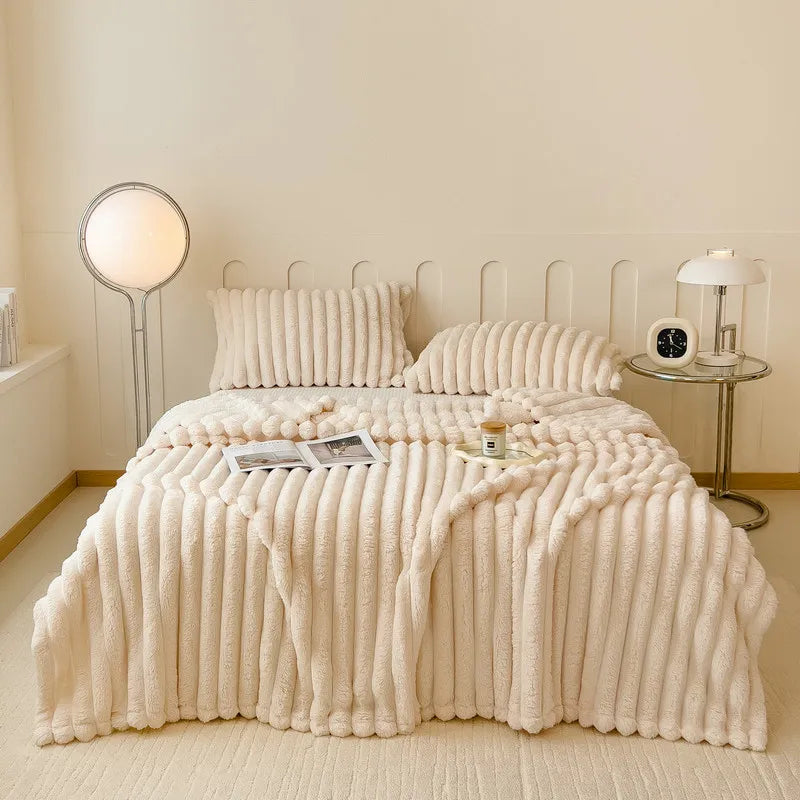 Luxurious Super Soft Faux Rabbit Fur Blanket - Warm & Cozy Throw for Couch, Bed & Travel - Versatile All-Season Gift