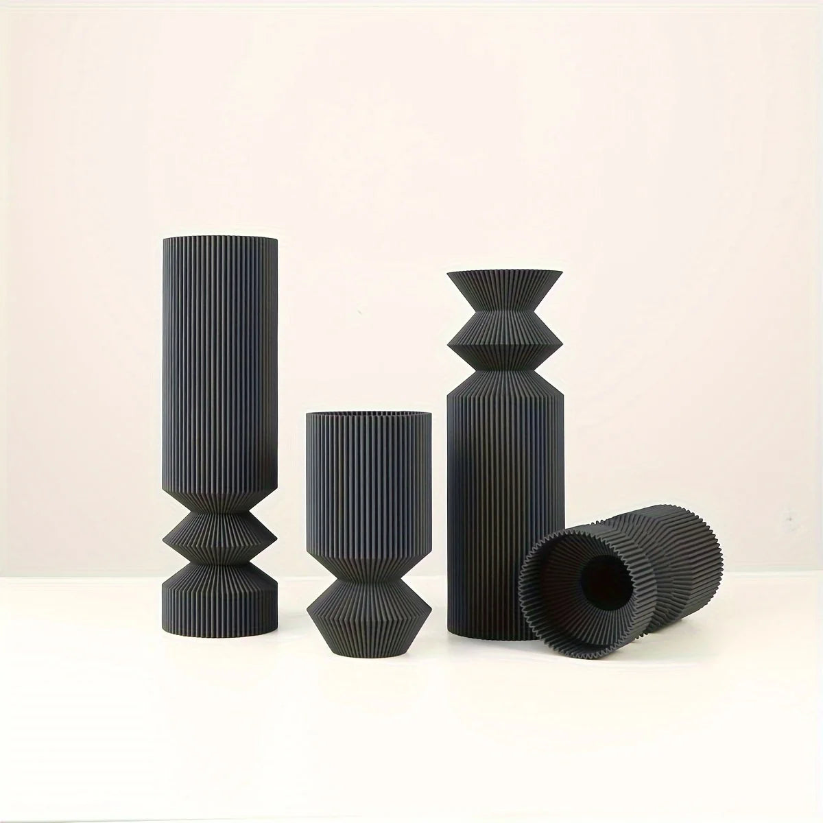 1 Nordic Black Plastic Vase for Home Decoration - Simple and Elegant Design for Living Room and Dining Room Decoration