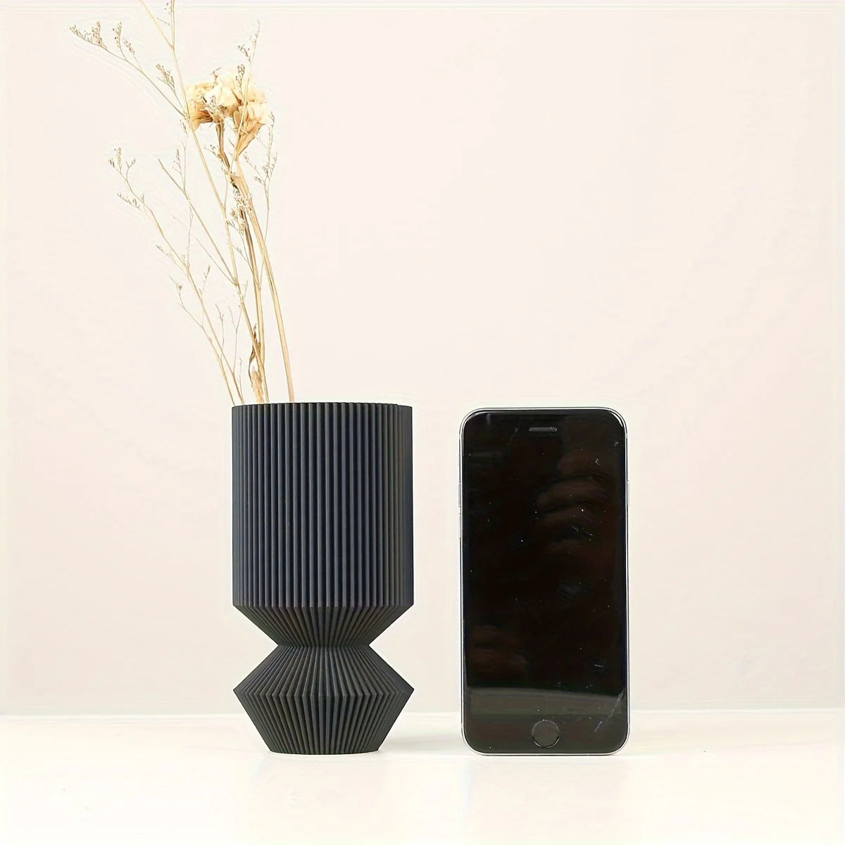 1 Nordic Black Plastic Vase for Home Decoration - Simple and Elegant Design for Living Room and Dining Room Decoration